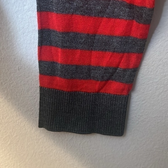 🆕Eric + Lani stripes sweater grey and red 3/4 sleeves size M - Picture 6 of 12